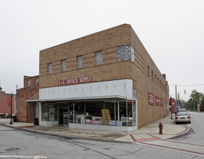More details for 114 N Broad St, Clinton, SC - Retail for Sale
