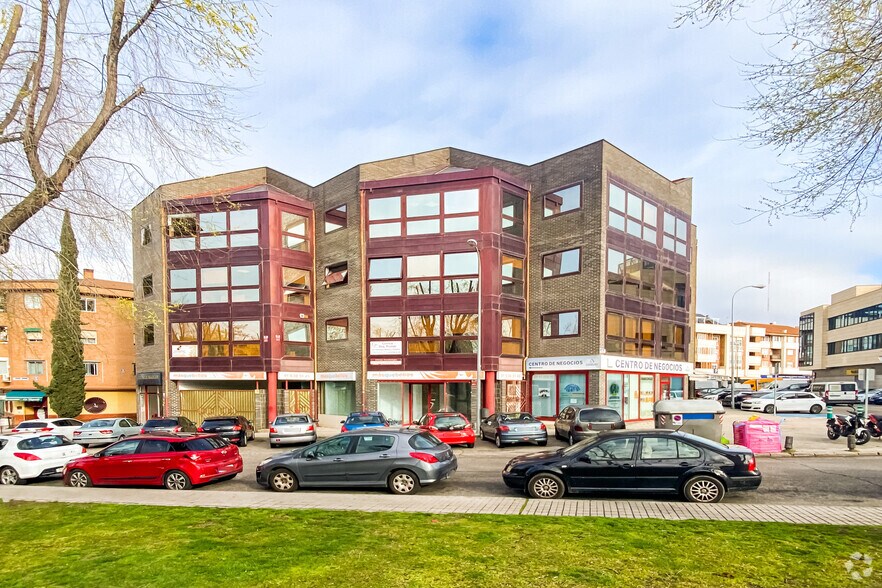 Calle Puerto de los Leones, 1, Majadahonda, Madrid à louer - Photo du bâtiment - Image 2 de 8