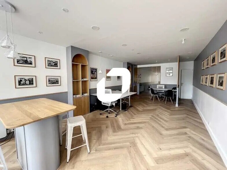 Office in Pontoise for lease - Interior Photo - Image 1 of 6