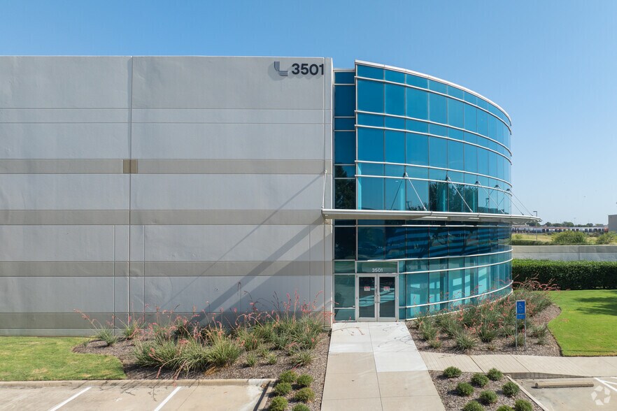 3501 Sandshell Dr, Fort Worth, TX à louer - Photo du bâtiment - Image 3 de 23