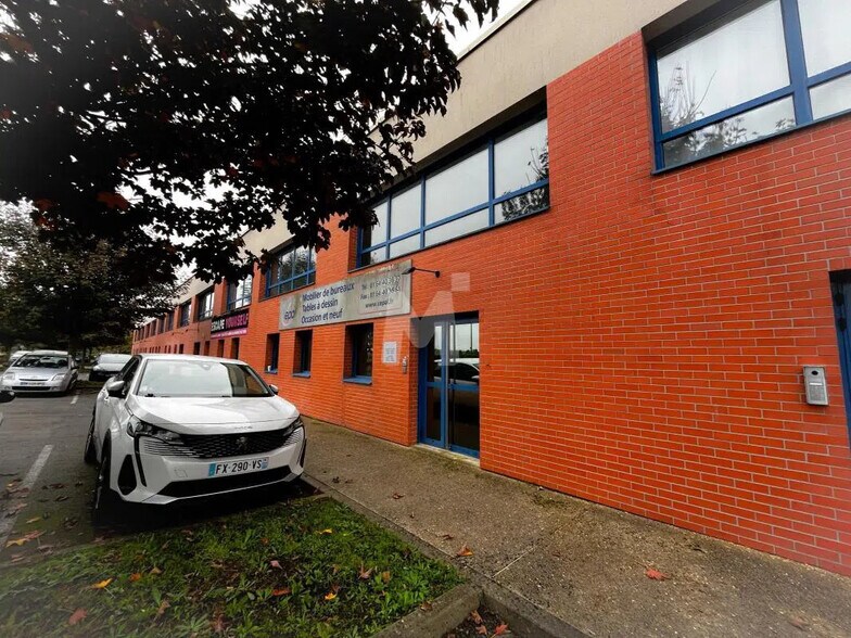 Flex dans Moissy-Cramayel à louer - Photo du bâtiment - Image 2 de 9