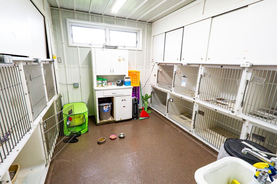 191 Wallins Corners Rd, Amsterdam, NY à vendre - Photo du bâtiment - Image 3 de 16