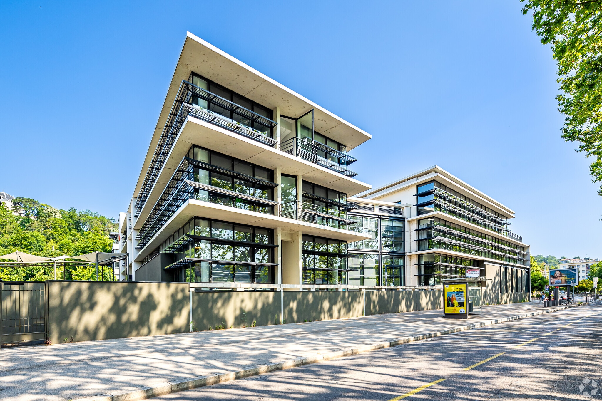 Office in Lyon for lease Primary Photo- Image 1 of 3