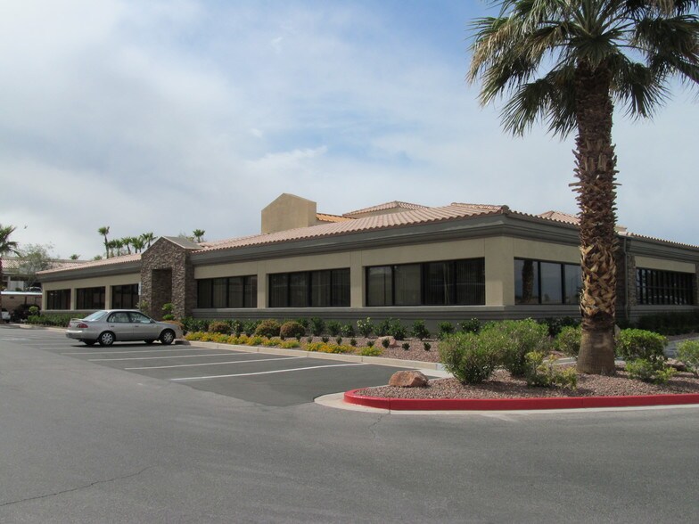 2451 S Buffalo Dr, Las Vegas, NV à louer - Photo du bâtiment - Image 3 de 6