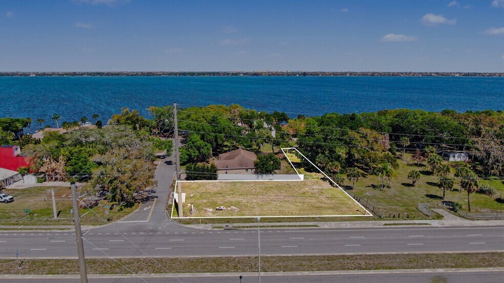 1435 Rose Ct, Melbourne, FL à vendre - Photo du bâtiment - Image 2 de 19