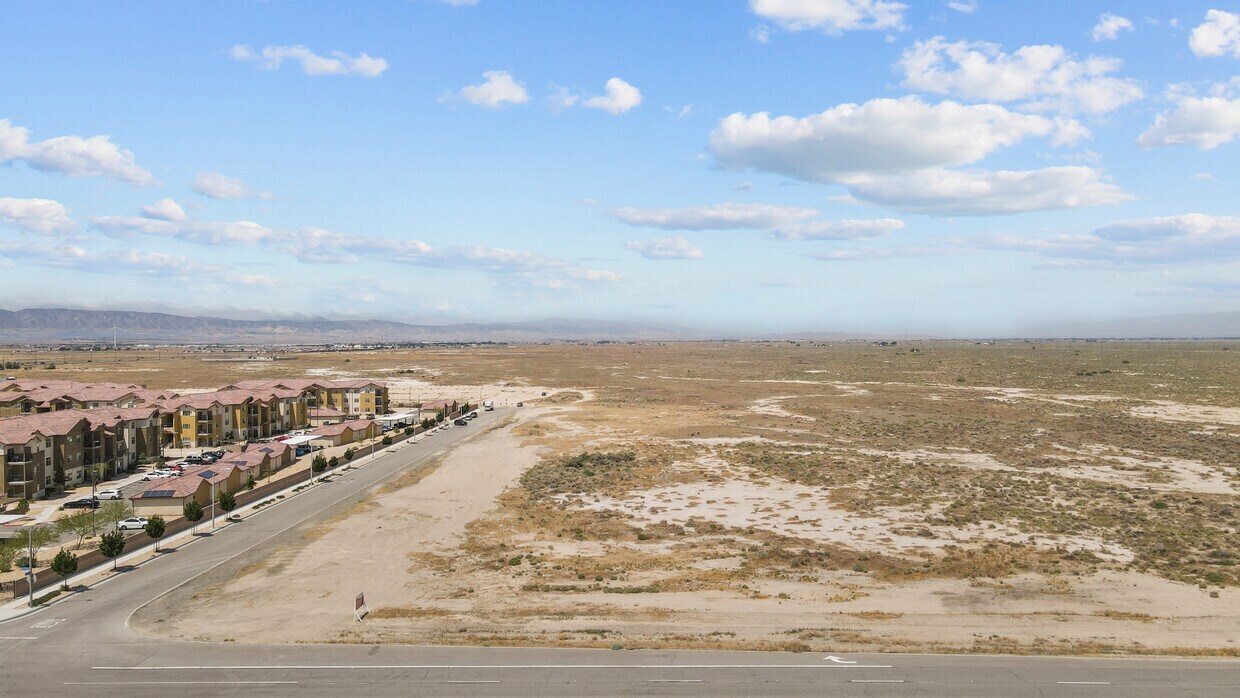 30 St W Ave H8 St, Lancaster, CA for sale Primary Photo- Image 1 of 6