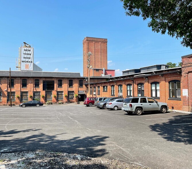 441 E Market St, York, PA for lease - Building Photo - Image 1 of 18