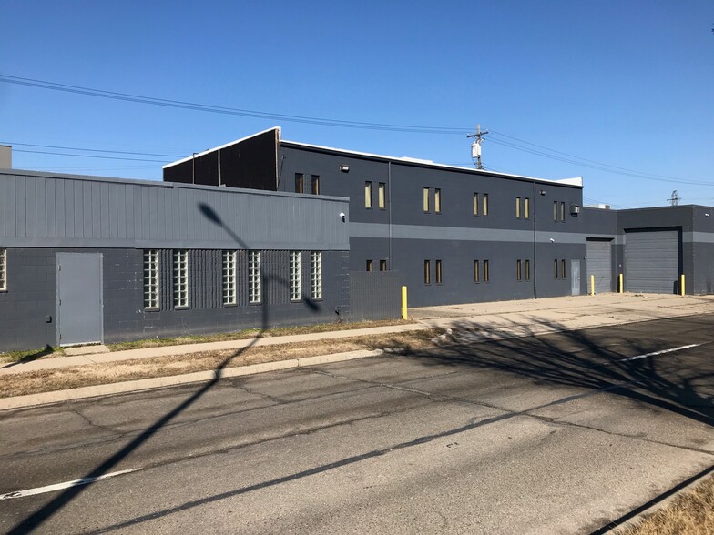 880 W Jefferson Ave, Trenton, MI for sale - Building Photo - Image 2 of 2