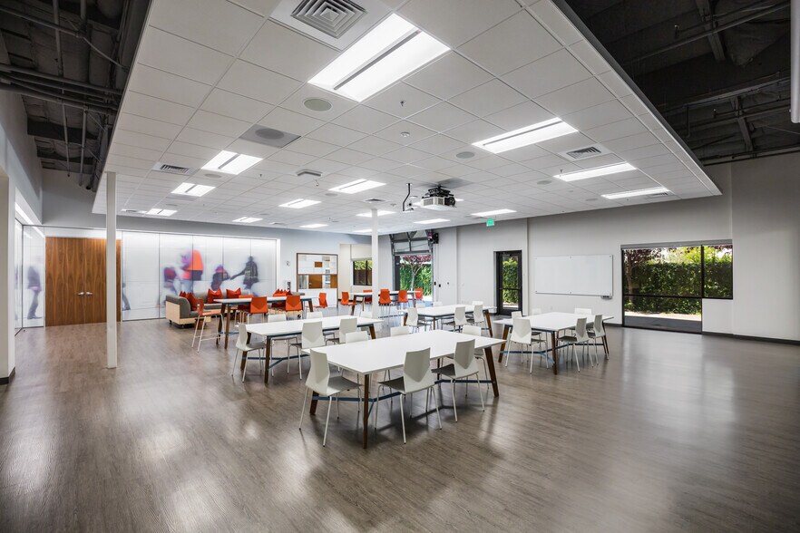 674-680 W Maude Ave, Sunnyvale, CA à louer - Photo intérieure - Image 2 de 8