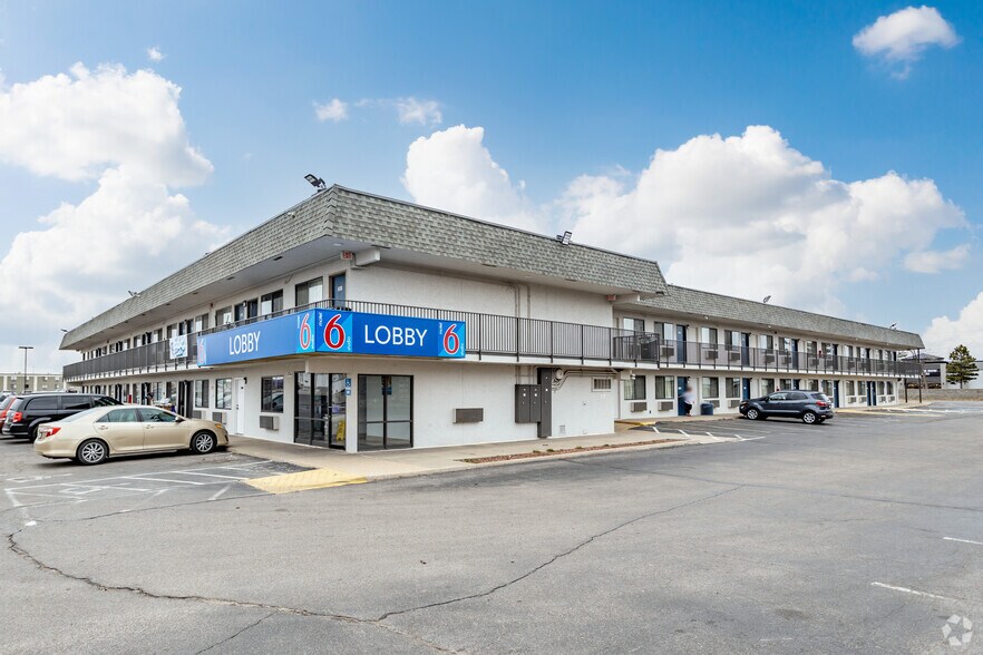 5736 W Kellogg Dr, Wichita, KS for sale - Primary Photo - Image 1 of 1