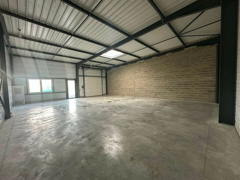 Flex in for lease - Interior Photo - Image 3 of 6