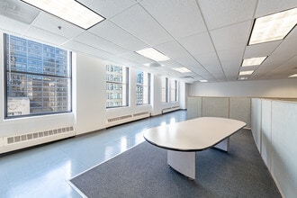 17 N State St, Chicago, IL à louer Photo intérieure- Image 2 de 10