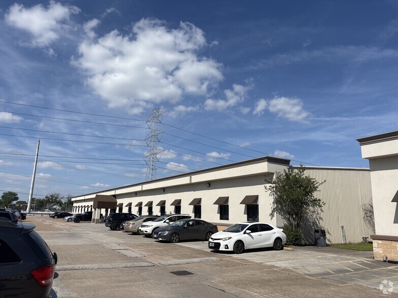 9450 Harwin Dr, Houston, TX for lease - Primary Photo - Image 3 of 7