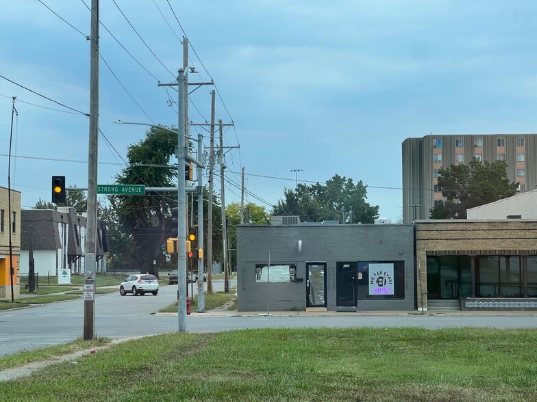 3124 Strong Ave, Kansas City, KS for sale - Building Photo - Image 3 of 16