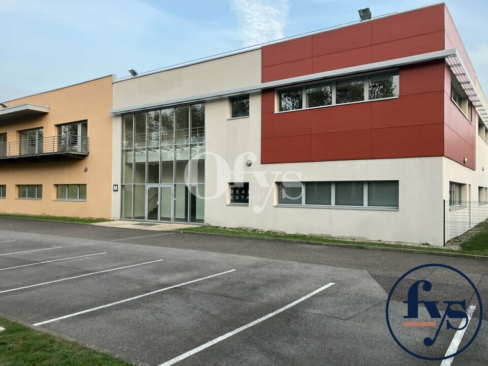 50 Rue Jean Zay, Saint-Priest à louer Photo du bâtiment- Image 1 de 13