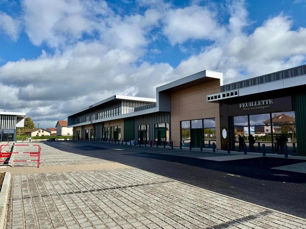 Flex dans Saint-Denis-lès-Bourg à louer Photo du bâtiment- Image 1 de 4