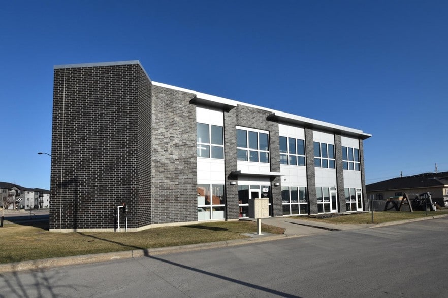 4820 S 30th Ave, Fargo, ND for lease - Primary Photo - Image 1 of 5