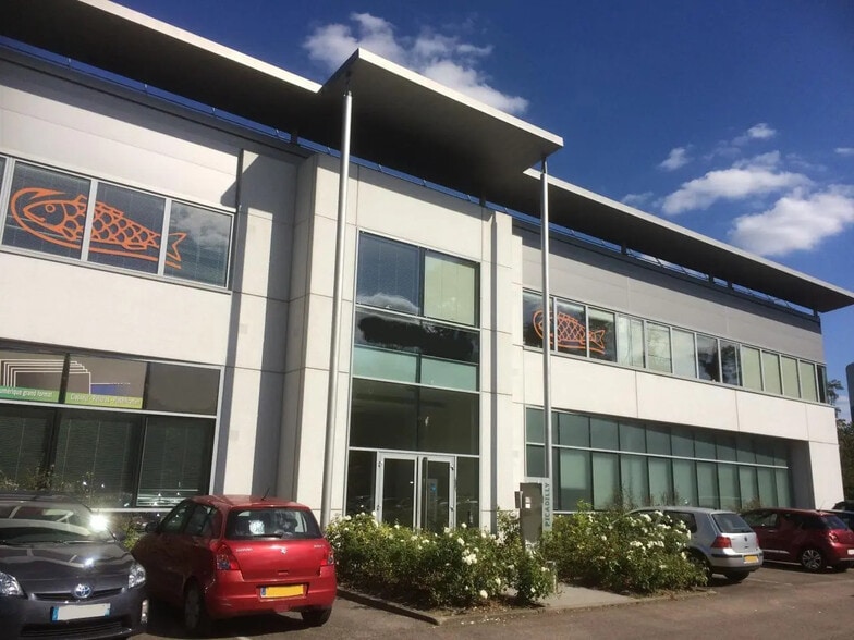 Office in ÉRAGNY for lease - Building Photo - Image 2 of 4