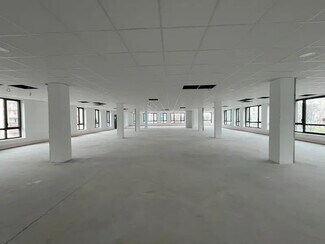 Plus de détails pour 50 Boulevard Ambroise Croizat, Vénissieux - Bureau à vendre