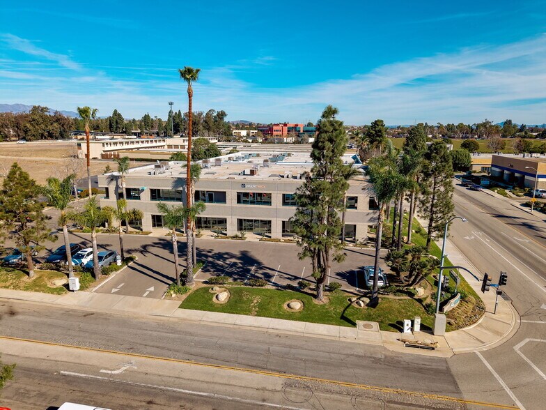 1650 Palma Dr, Ventura, CA à louer - Photo du bâtiment - Image 3 de 17