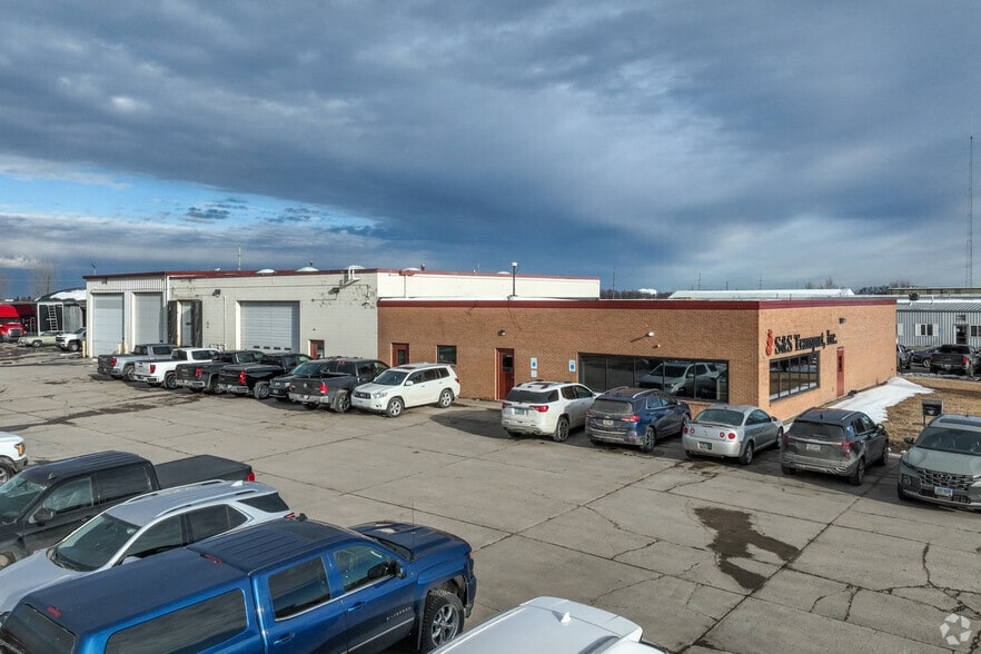 2975 N Washington St, Grand Forks, ND for lease - Building Photo - Image 2 of 5