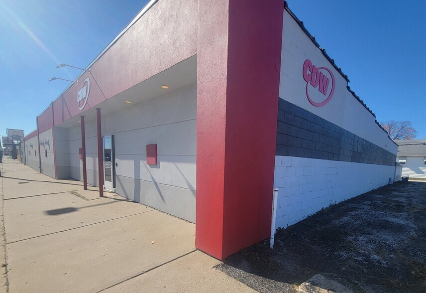 5642 N 2nd St, Loves Park, IL à vendre - Photo du bâtiment - Image 1 de 15