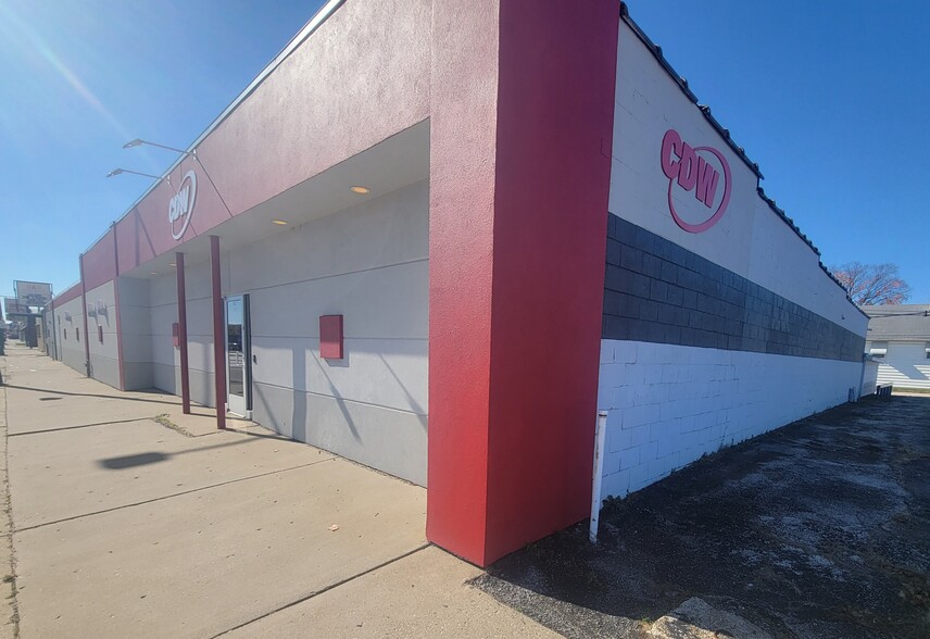 5642 N 2nd St, Loves Park, IL for lease - Primary Photo - Image 1 of 19