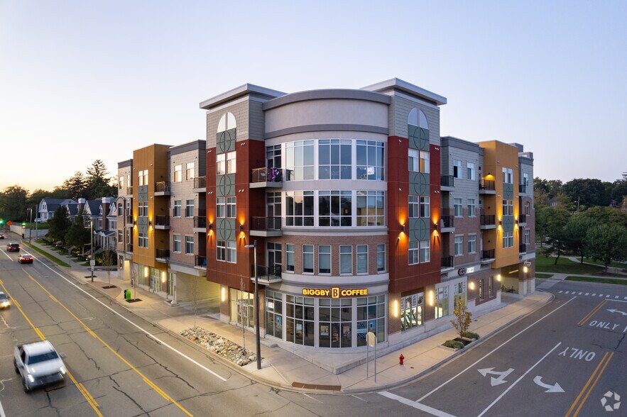 300 W Grand River Ave, East Lansing, MI à louer - Photo du bâtiment - Image 3 de 3