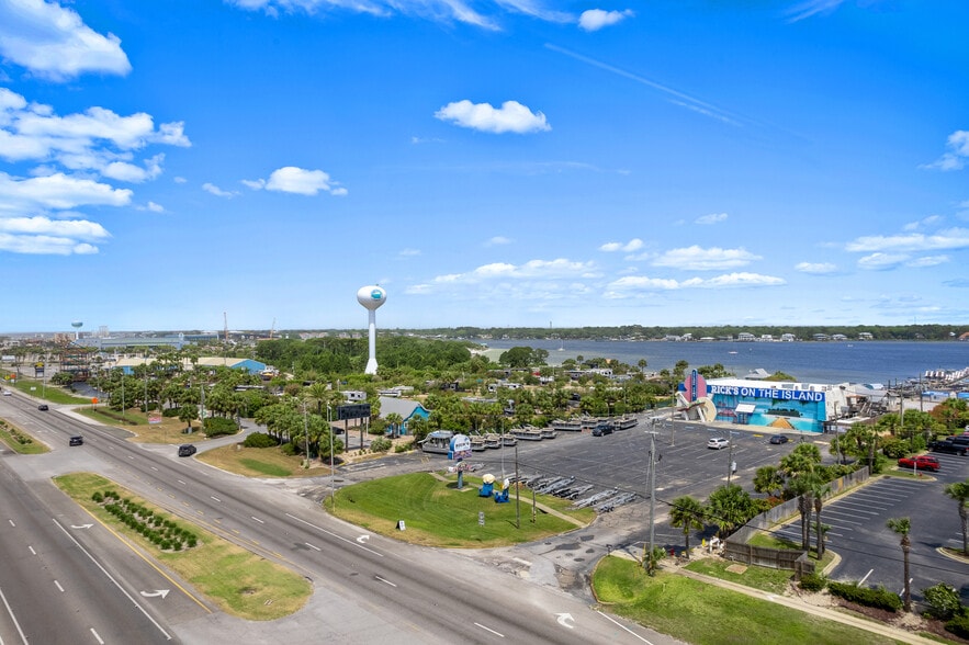 1318 Miracle Strip Pky SE, Okaloosa Island, FL for lease - Building Photo - Image 2 of 18