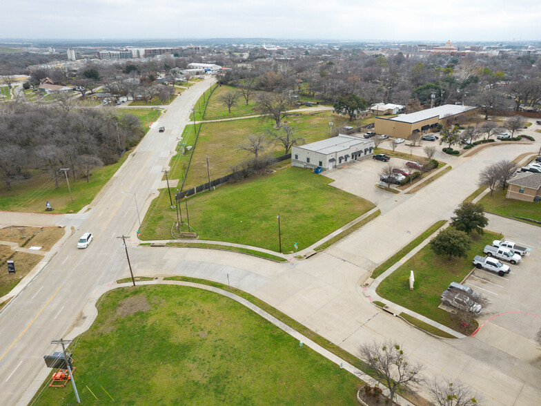 802 Office Park Cir, Lewisville, TX for sale - Building Photo - Image 2 of 6