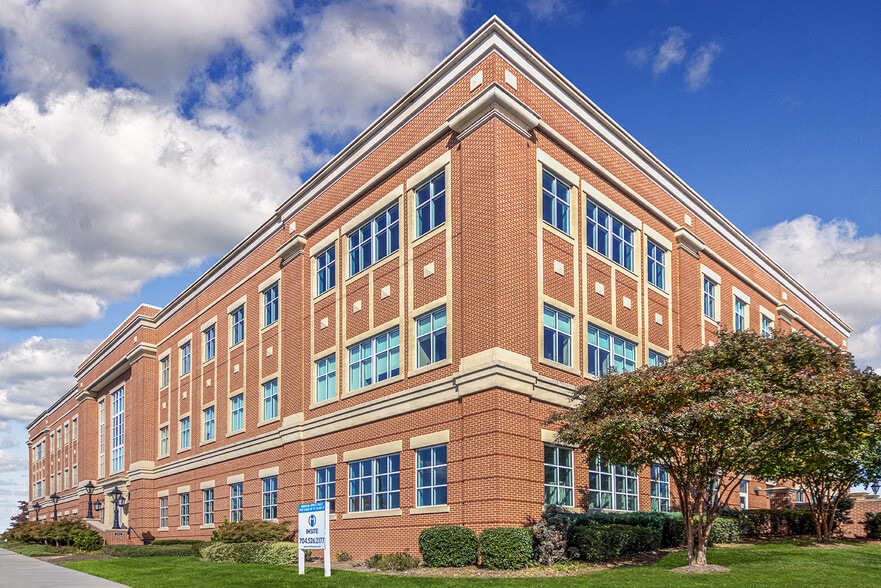 201 Dale Earnhardt Blvd, Kannapolis, NC à louer - Photo du bâtiment - Image 3 de 14