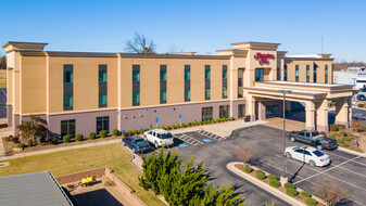 Hampton Inn Chickasha - Motel