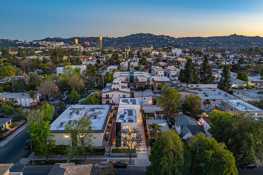 10810 Hesby St, North Hollywood, CA à vendre - Photo du bâtiment - Image 3 de 15