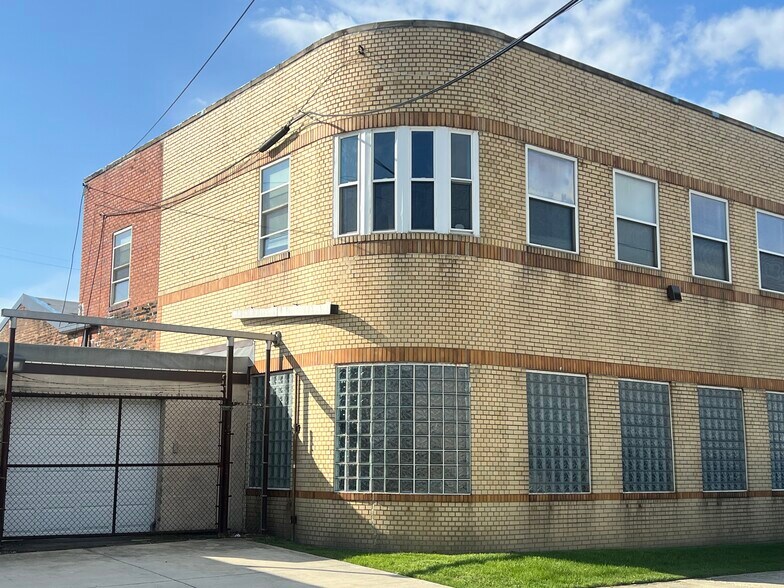 18222 Lanken Ave, Cleveland, OH à louer - Photo du bâtiment - Image 2 de 7