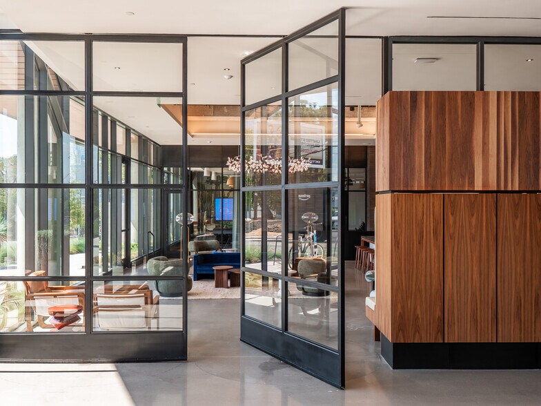 924 E 7th St, Austin, TX à louer - Photo du bâtiment - Image 3 de 16