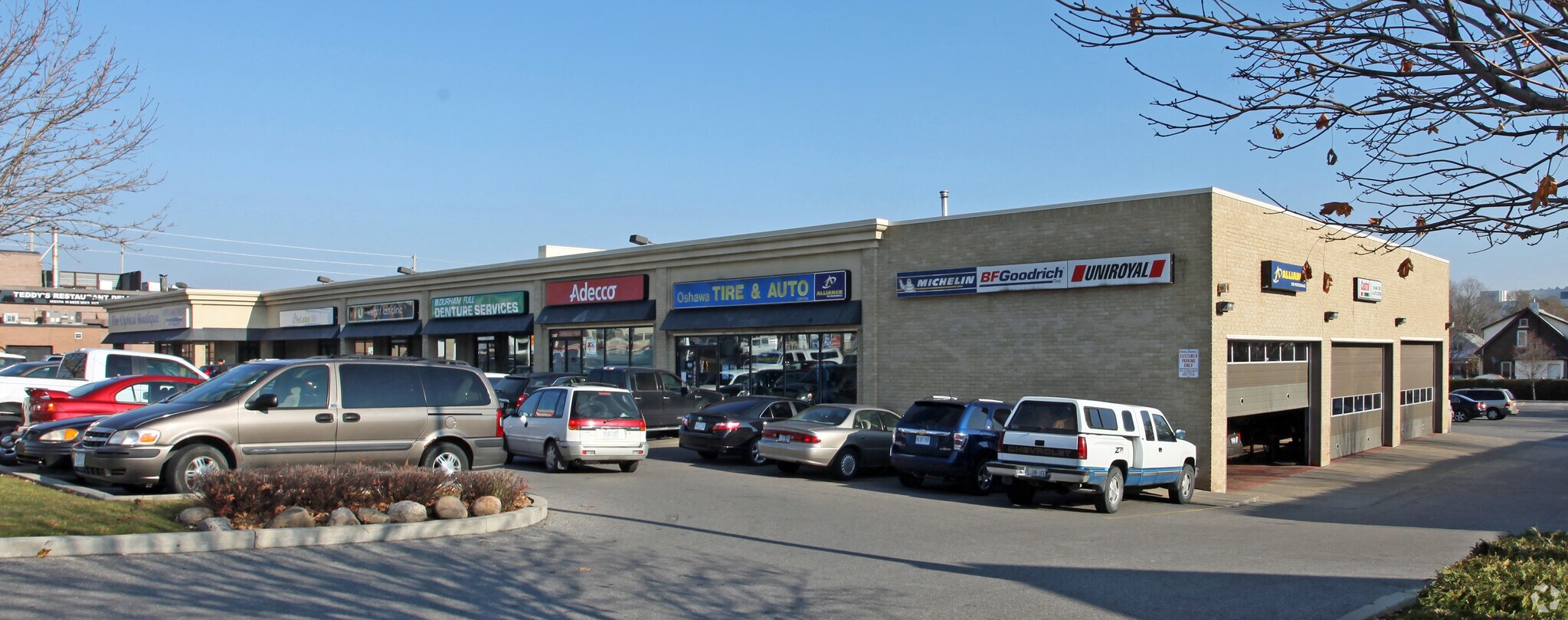 245 King St W, Oshawa, ON for sale Primary Photo- Image 1 of 1