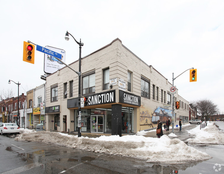 2978-2982 Dundas St W, Toronto, ON à vendre - Photo du bâtiment - Image 3 de 18