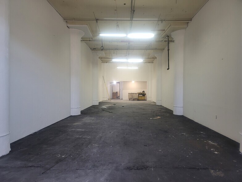 801 E 7th St, Los Angeles, CA à louer - Photo intérieure - Image 2 de 13