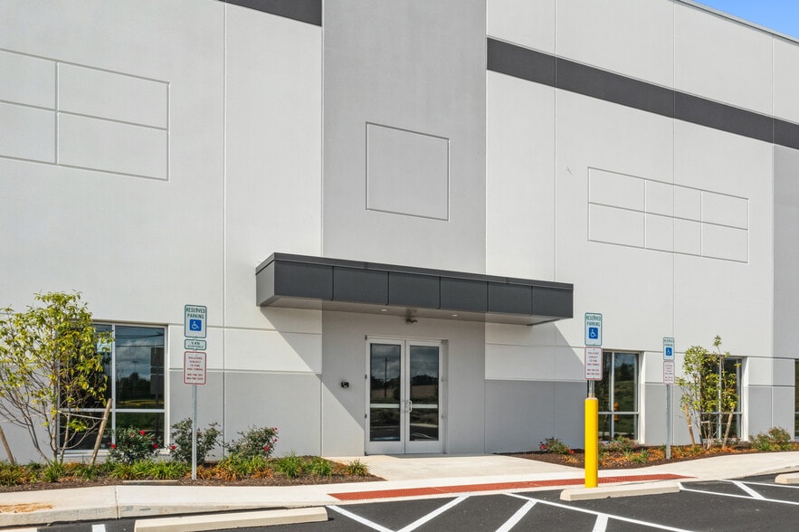 4800 Chichester Ave, Upper Chichester, PA for lease - Building Photo - Image 3 of 11