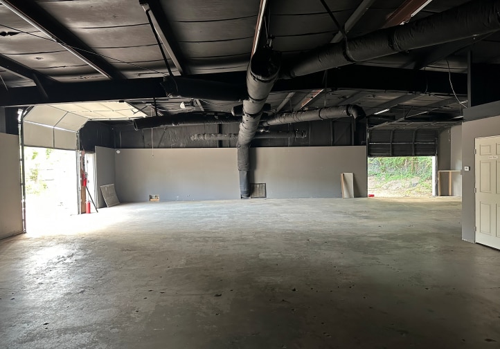 1122 India Hook Rd, Rock Hill, SC for sale - Interior Photo - Image 2 of 4