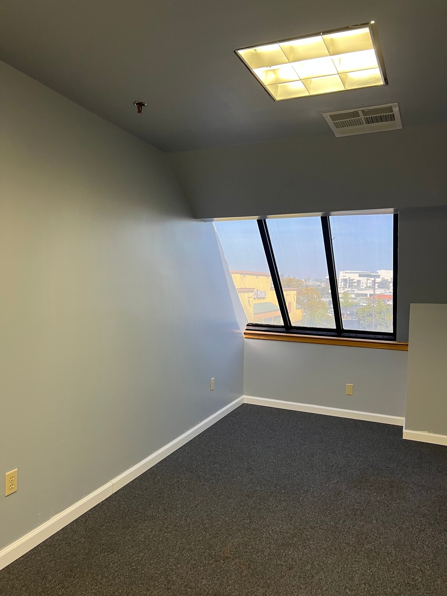 22939 Hawthorne Blvd, Torrance, CA à louer Photo intérieure- Image 1 de 4