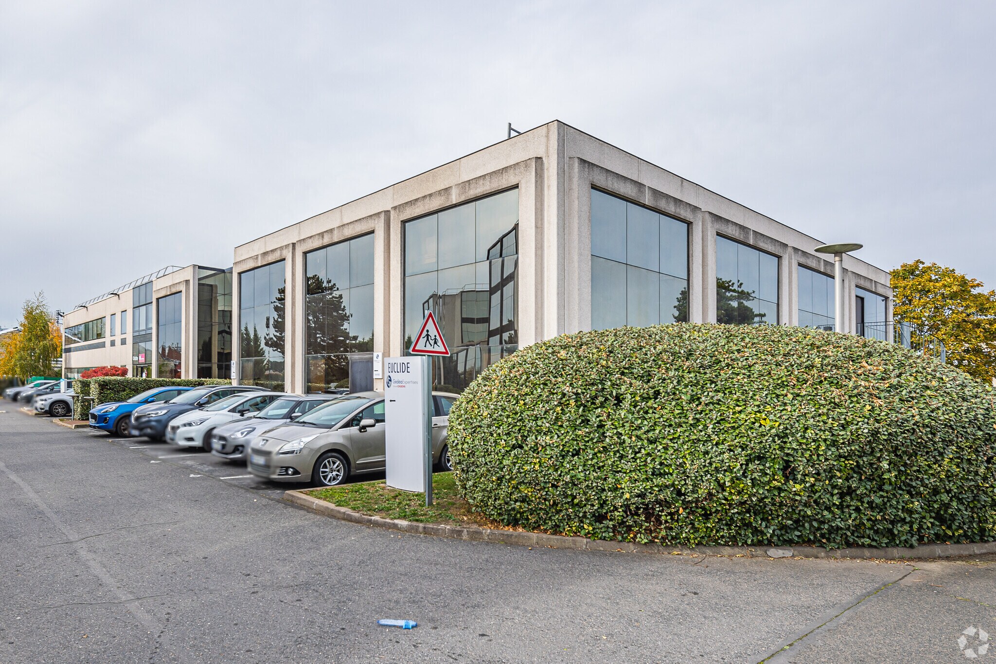 145 Rue Michel Carre, Argenteuil for lease Primary Photo- Image 1 of 24