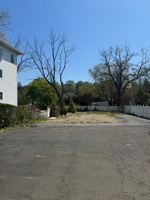 65 S Bedford Rd, Chappaqua, NY à vendre Photo du bâtiment- Image 1 de 1