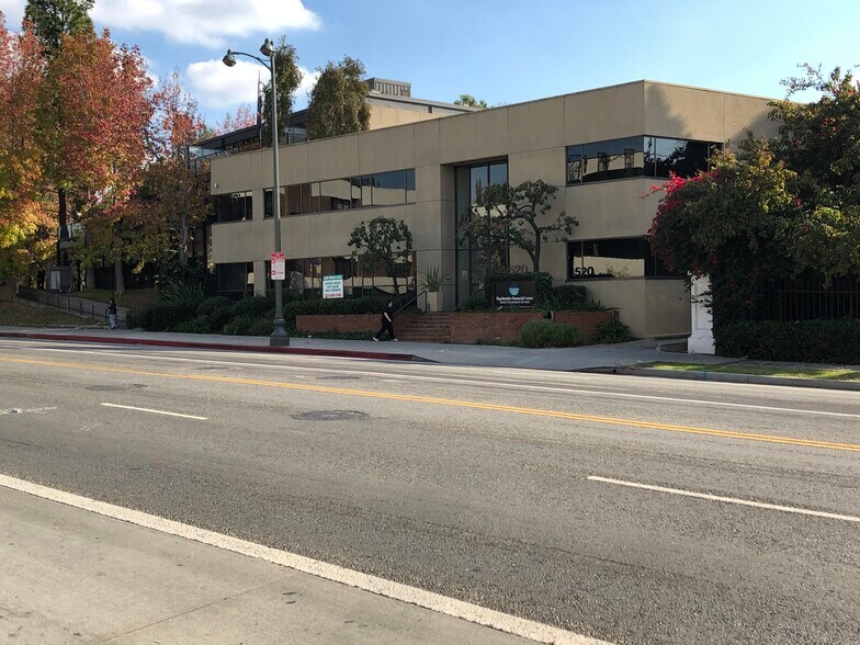 4520 Wilshire Blvd, Los Angeles, CA à louer - Photo du bâtiment - Image 1 de 15