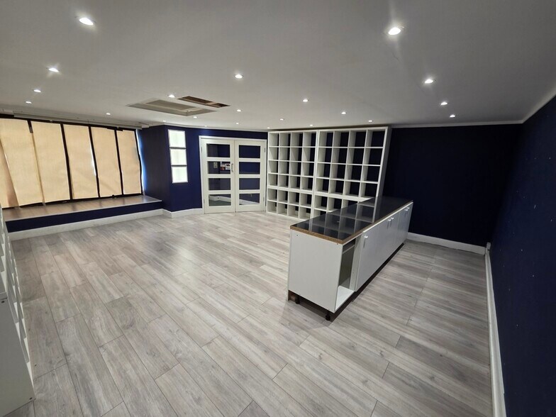 154 Bartholomew St, Newbury à vendre - Photo intérieure - Image 3 de 7