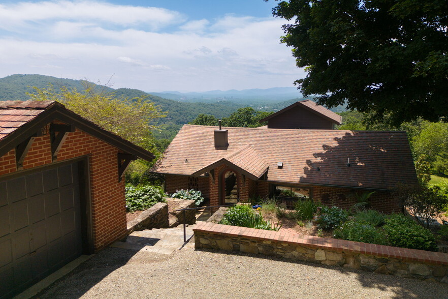 460 Elk Mountain Scenic Hwy, Asheville, NC à vendre - Photo du bâtiment - Image 1 de 1