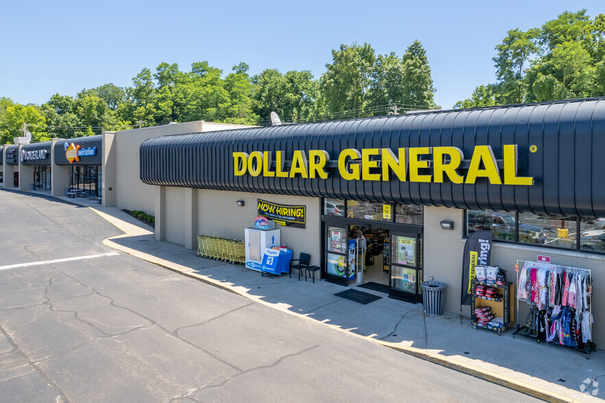 8251-8271 Beechmont Ave, Cincinnati, OH for sale - Building Photo - Image 1 of 1