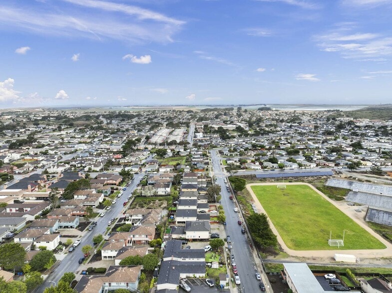 3047 Zanetta Dr, Marina, CA à vendre - Photo du bâtiment - Image 3 de 7