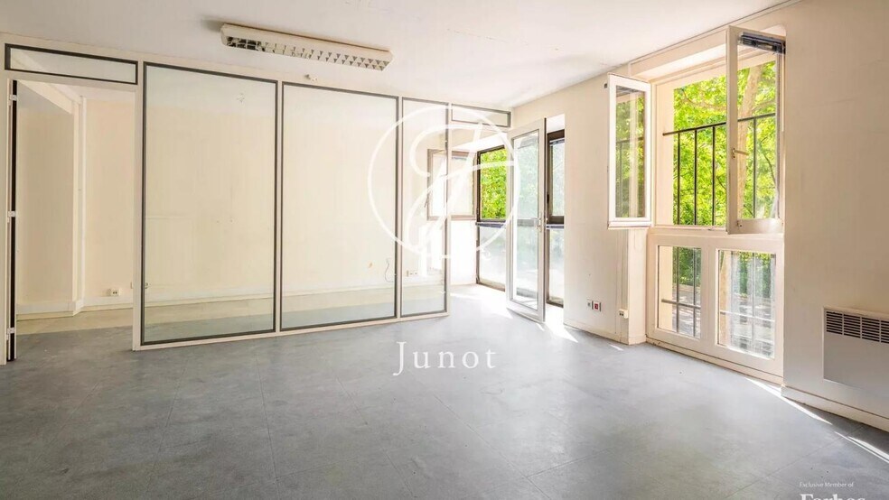 Bureau dans Paris à vendre - Photo du bâtiment - Image 2 de 12