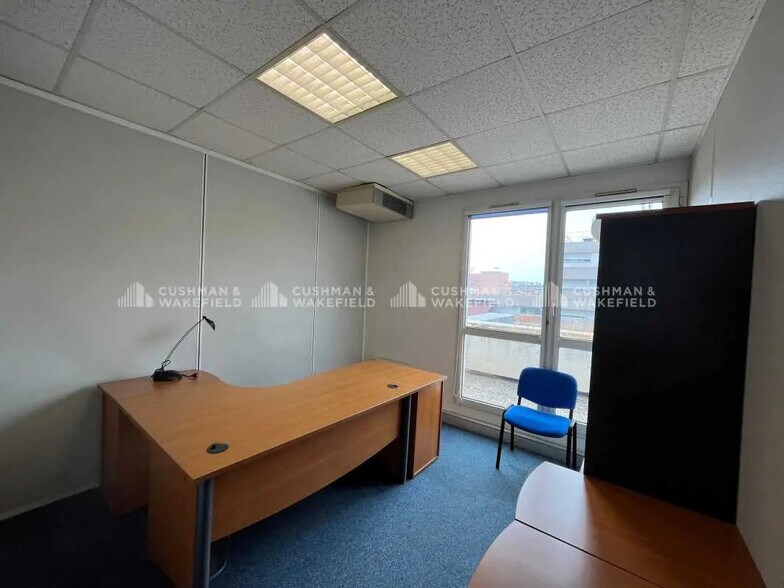 9 A Boulevard De Louvain, Marseille à louer - Photo du bâtiment - Image 3 de 15